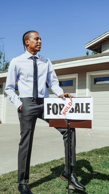 Expert agent with sold sign representing real estate success